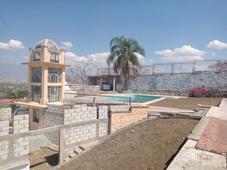 TERRENO AMPLIO  CON CONSTRUCCION Y VIGILANCIA UBICADO EN LOMAS DE CUERNAVACA