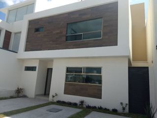 Preciosa Residencia en La Condesa Juriquilla, 4ta Recámara en PB, Jardín, LUJO