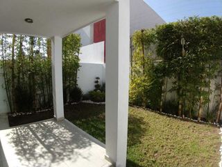 Renta de Casa en Cholula con Jardín, carcaña, acceso rápido a periférico.