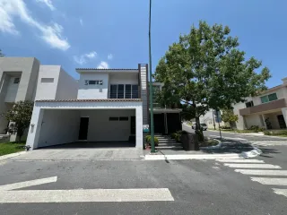 CASA EN RENTA COLONIA SIERRA ALTA ZONA CARRETERA NACIONAL MONTERREY