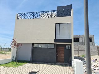 En Venta Casa en Cañadas del Arroyo, 5 Recamras, 5.5 Baños, 3 Niveles, Roof ..