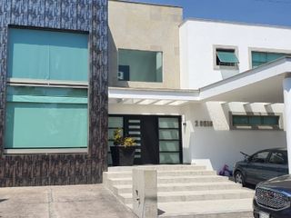 VENTA DE HERMOSA CASA EN LOMAS DE VALLE ESCONDIDO