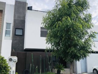 Casa amueblada en privada Moradas de Silva en Celaya