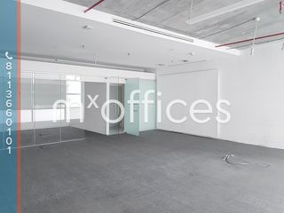 Oficina acondicionada en renta de 551.62m2 en edificio en Valle Oriente
