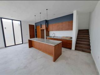 Townhouse en venta de 2 recámaras en zona Dzitya