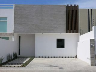 Preciosa Casa PREMIUM en Hacienda Juriquilla, Frente a Superama, Doble Altura