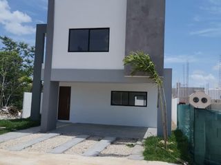 Casa en venta Merida dos plantas  en Pirvada con piscina Conkal Yucatan