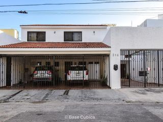 Precio de Oportunidad! Casa en venta en la mejor ubicación dentro de Mérida.