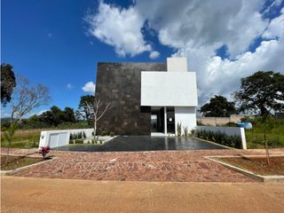 Moderna Casa en Venta Altozano Praderas II oportunidad $3,990,000