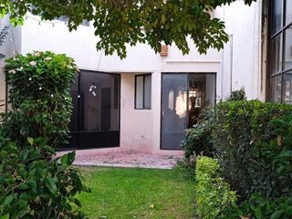 CASA EN VENTA EN TEQUISQUIAPAN CON ALBERCA
