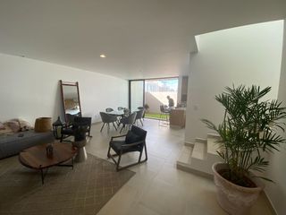 Hermosa Casa Entre El Refugio y Zibatá, C.160 m2, Pasillo Lateral, Jardín, Lujo