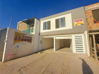 Venta departamento con locales  La RioJa poniente Aguascalientes