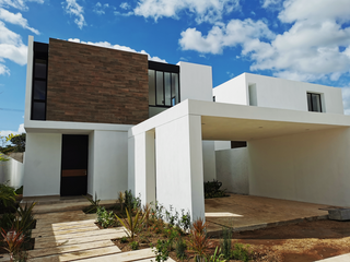Casa en Venta en Mérida, Privada Fiora Residencial, Cholul (Mod. Lily)