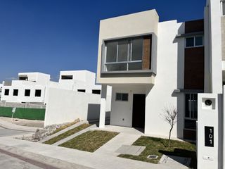 Casa en venta en privada cerrada en Zakia Queretaro