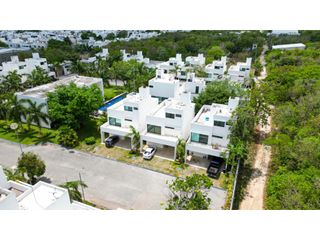 Casa en Venta 4 recámaras sin muebles en Huayacan Cancún