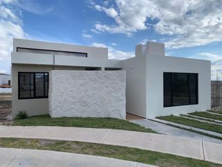 Se Vende Casa de Una Planta en Cañadas del Arroyo, Cero Topes, de LUJO!