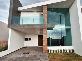 Casa totalmente Nueva en Venta en Quinta La Concepción. Pachuca. 4 recamaras una en PB
