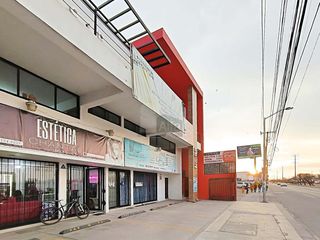 Plaza comercial con 5 locales ya rentados en VENTA en Prol. Bernardo Quintana, Querétaro, Querétaro.