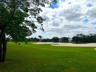 Venta de Terreno Frente a Campo de Golf en Yucatán Country Club