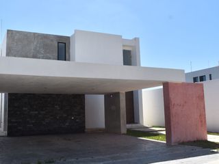 Casa en venta de 3 recamaras en Conkal con amenidades