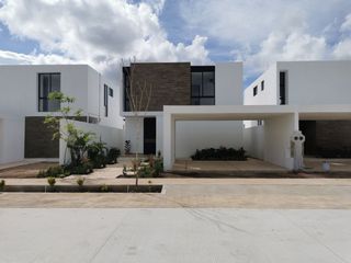 Venta de casa Residencial en privada Fiora en Cholul, Mérida Yucatán.