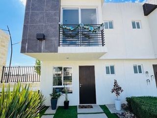 Esterna Casa en Portugal Residencial, 3 Recamaras, Una en PB, 2.5 Baños, Alberca