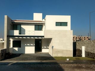 Preciosa Casa en La Vista Residencial, de AUTOR, 4ta Rec en PB, Jardín, Alberca