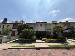 Casa en condominio en San Jerónimo Lídice con jardín y cuarto de juegos