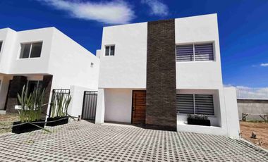 ¡EXCELENTE UBICACIÓN! CASA NUEVA EN VENTA EN CONDOMINIO JOSEFA, MUY CERCA DE LA EBC