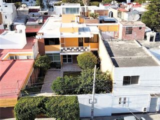 Casa en Venta en El Centro Histórico de Querétaro con Uso de Suelo MIXTO !