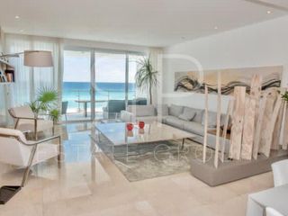 Exclusivo departamento en venta en Cancún frente al mar, Emerald Residential.
