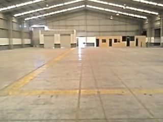Se renta bodega de C.2000 m2 y T.2600 en el Parque Industrial Bernardo Quintana