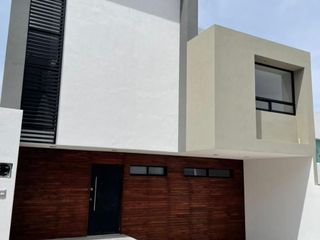 En Venta Casa en Milenio III, 4ta Recamara en PB, 5 Baños Completos, Roof Garden