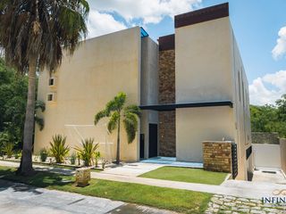 Residencia en venta 5 recámaras en Yucatán Country Club-OPORTUNIDAD-Yucatán Country Club