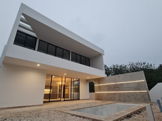 Casa Minimalista de 4 Recámaras en el Country Club Yucatán, Mérida