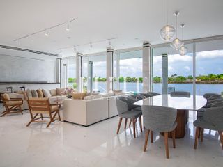 Espectacular Casa en Venta en Residencial LAGOS DEL SOL con Lago