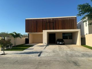 Venta Residencia amplia en Privada NorteMérida 4 hab, 5 baños en Mérida, Yucatán