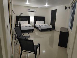 Hotel 13 habitaciones,  Mahahual muy cerca de la playa, Quintana Roo, en venta.