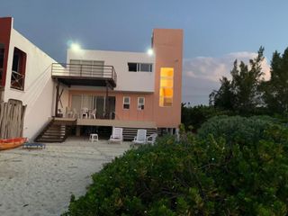 Casa de 4 recámaras en venta frente al mar, en San Benito