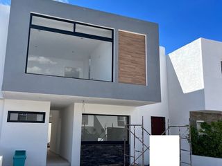 Estrena Casa en Cañadas del Arroyo, 4ta Recamara en PB, Equipada !