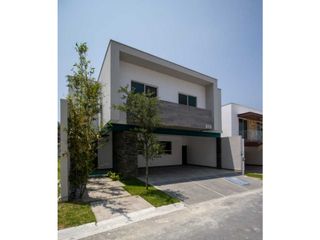 Espectacular Casa en Venta en Laderas Residencial en Monterrey