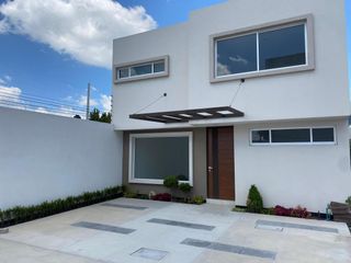 Casa en Venta Garza en San Salvador Tizatlali, Metepec 24-1102