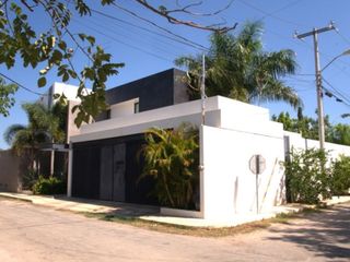 Casa en Venta de 5 rec., La Casa Negra, en Cholul Mérida.