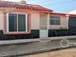 Venta de Casa con 3 Recámaras en Bellavista, Col. Guadalupe Victoria, Coatzacoalcos, Veracruz.