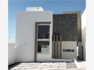 Se Vende Casa en Colinas de Juriquilla, Jardín, Pasillo Lateral, 3 Recs, Sala TV