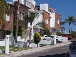 Venta de Casas en Los Candiles, 3 Recamaras, 2.5 Baños, Alberca, 206 m2