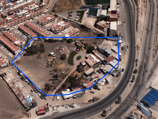 Tijuana, terreno en venta en el acceso a Santa Fe, sobre avenida principal.