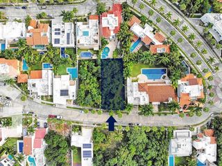 Terreno en Venta en Cancun en Residencial Villa Magna Frente a Area Verde