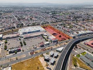 Terreno comercial en venta en Querétaro, Prol. Bernardo Quintana, frente a Plaza