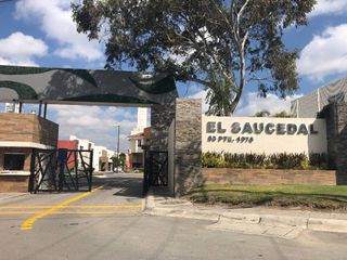 Renta de Casa en Fraccionamiento El Saucedal, Zona Ex Hacienda Mayorazgo